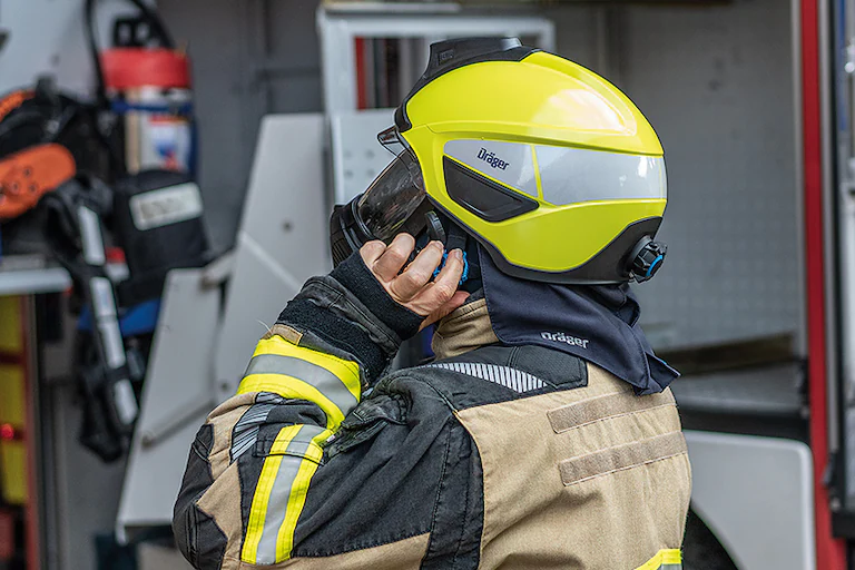 firefighter-donning-draeger-hps-safeguard-lightweight-helmet-3-2-dsc2751