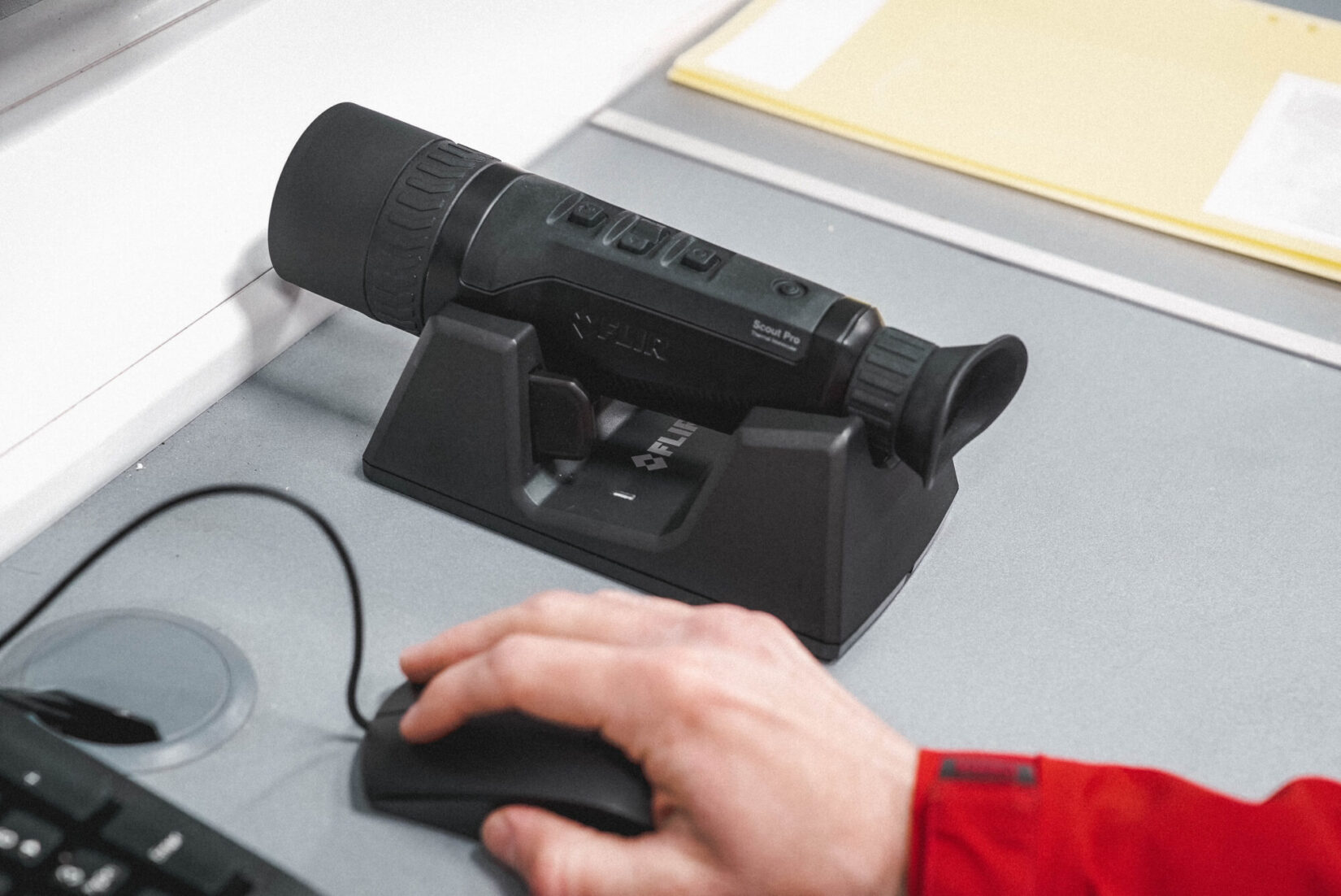 flir_scout-pro_iii_charging_dock_desktop